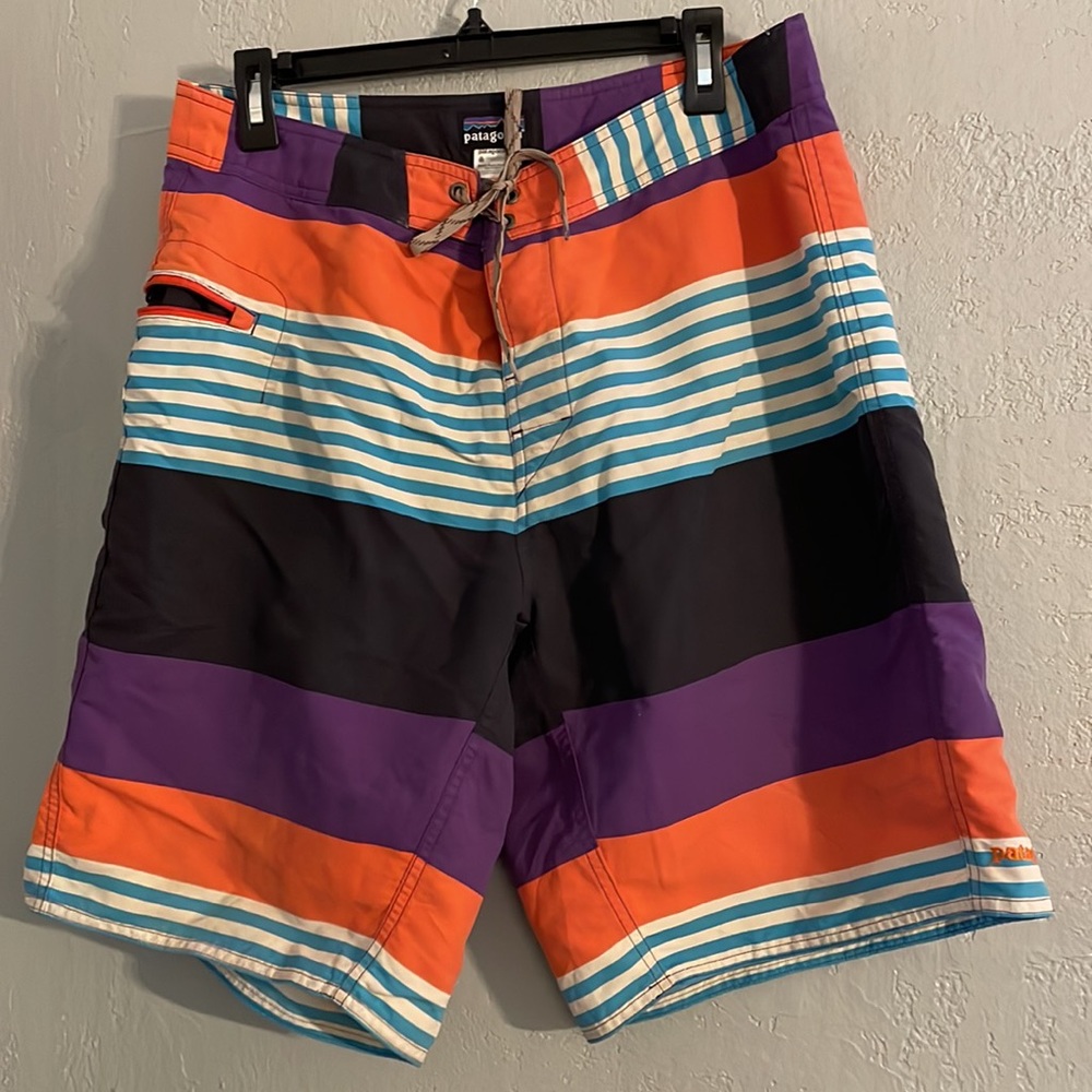 Patagonia Men’s Wavefarer Board Shorts Blue Stripe size 34